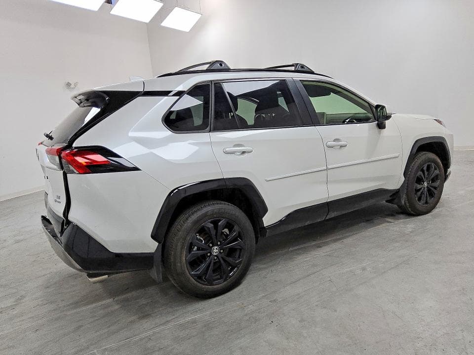 2025 TOYOTA RAV4 HYBRID SE 3