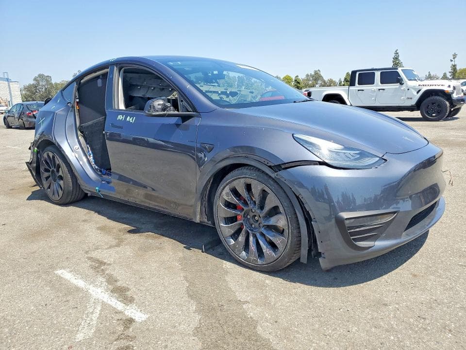 2023 TESLA MODEL Y 4