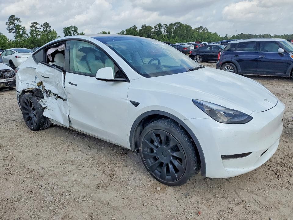 2024 TESLA MODEL Y 4