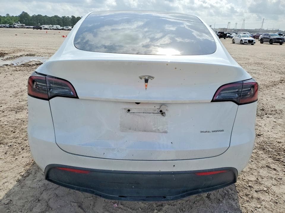 2024 TESLA MODEL Y 6