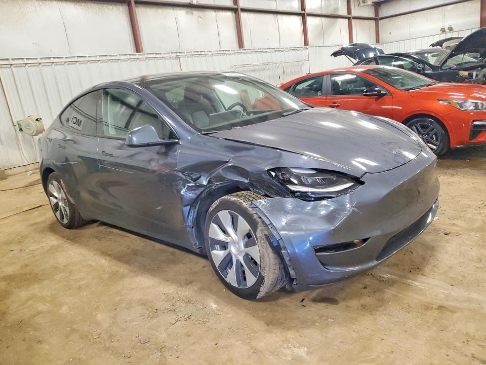 2023 TESLA MODEL Y 4