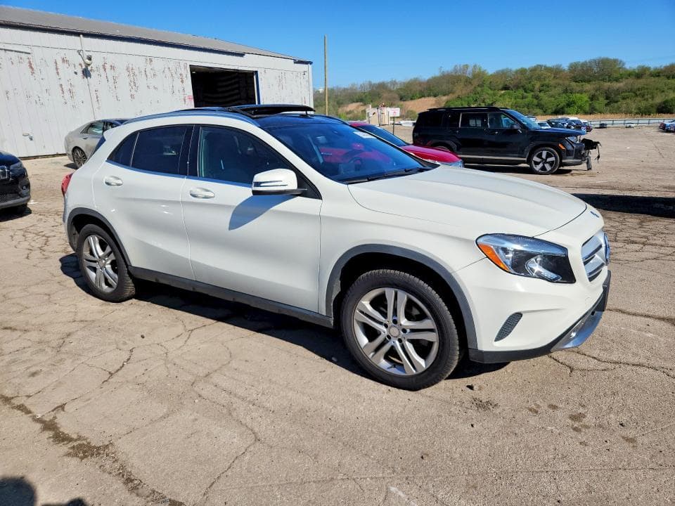 2016 MERCEDES-BENZ GLA 250 4