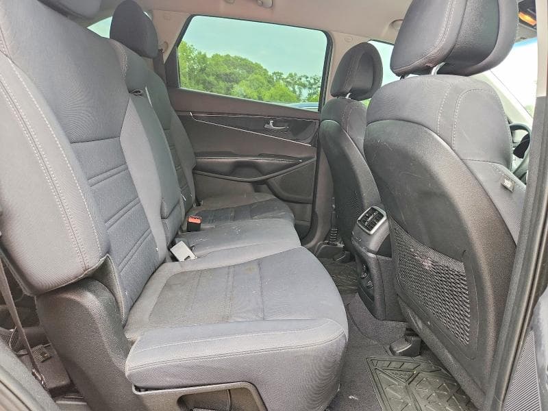 2017 KIA SORENTO LX V6 11