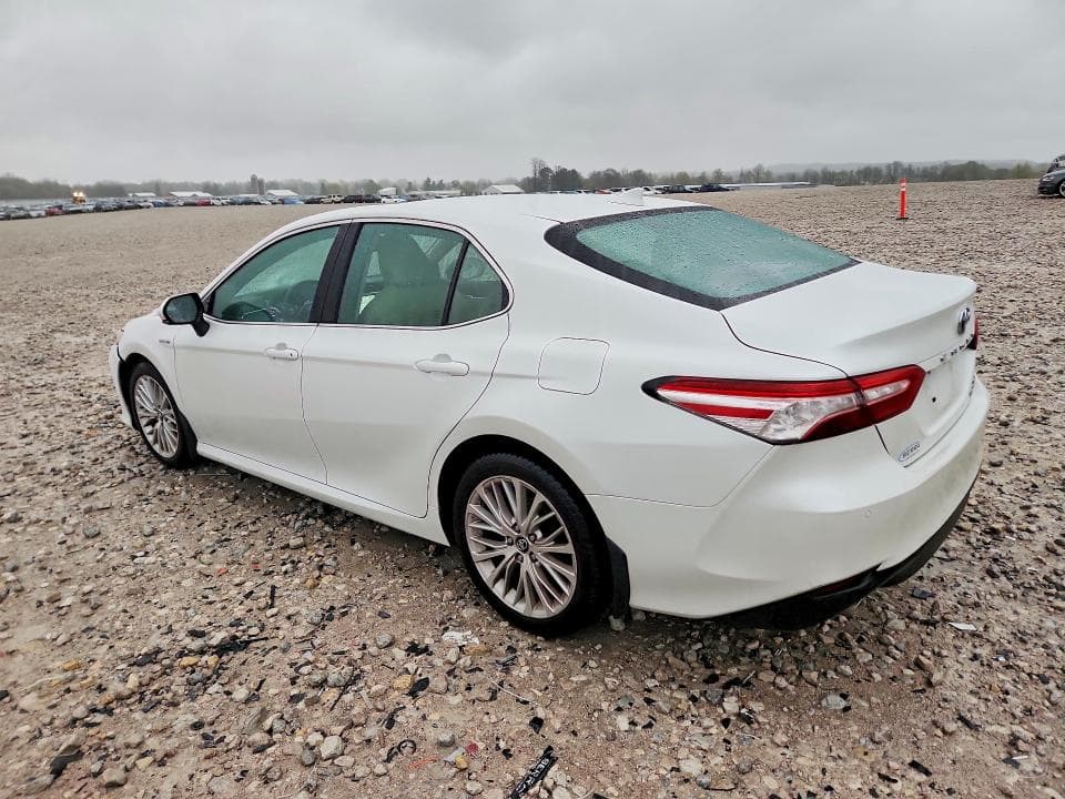 2018 TOYOTA CAMRY HYBRID XLE 2