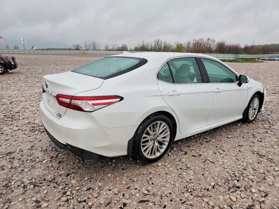 2018 TOYOTA CAMRY HYBRID XLE 3