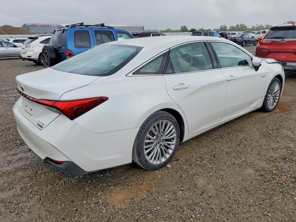 2020 TOYOTA AVALON 3