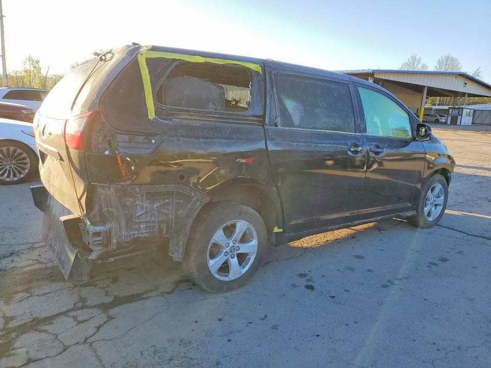 2020 TOYOTA SIENNA L 4