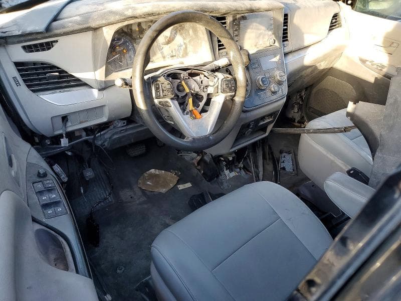 2020 TOYOTA SIENNA L 9
