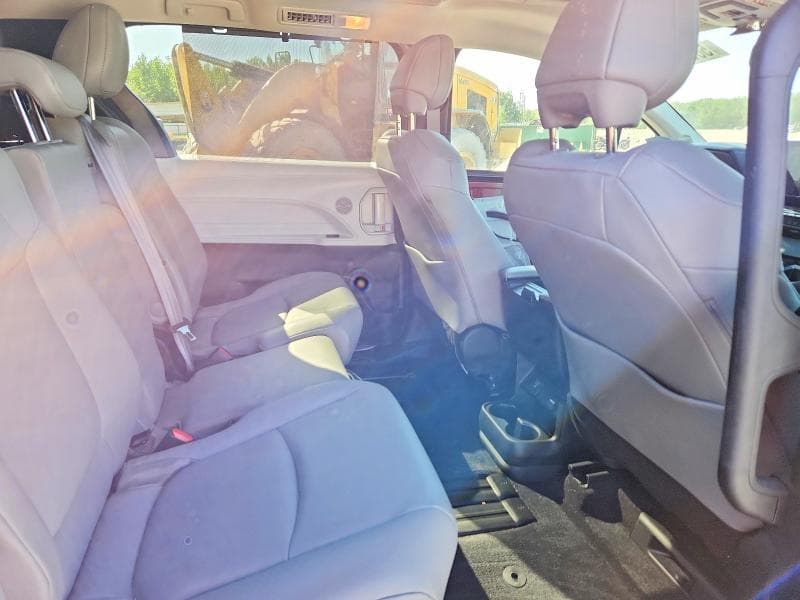 2025 TOYOTA SIENNA XLE 8-PASSENGER XLE 8-PASSENGER 11