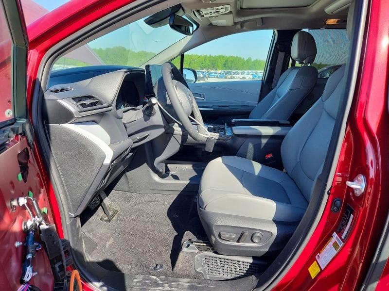 2025 TOYOTA SIENNA XLE 8-PASSENGER XLE 8-PASSENGER 7