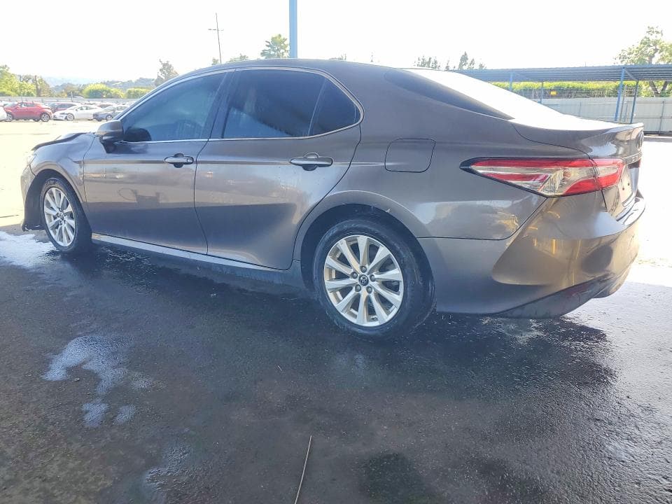 2018 TOYOTA CAMRY LE 2