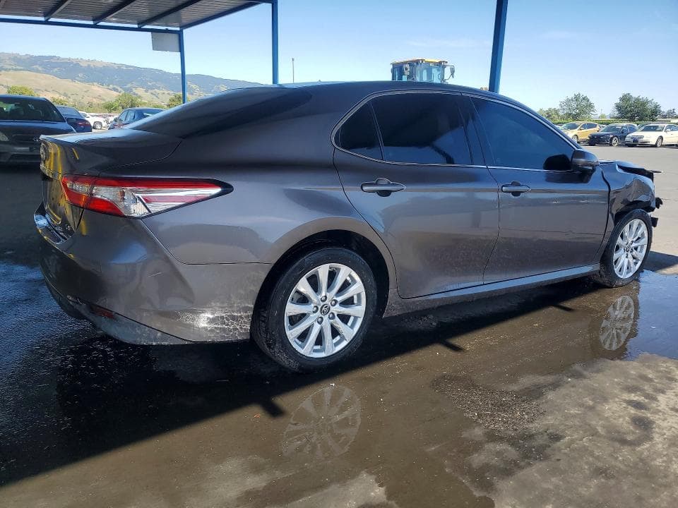 2018 TOYOTA CAMRY LE 3