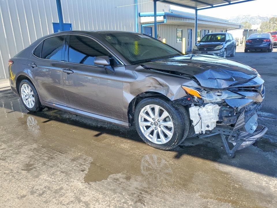 2018 TOYOTA CAMRY LE 4