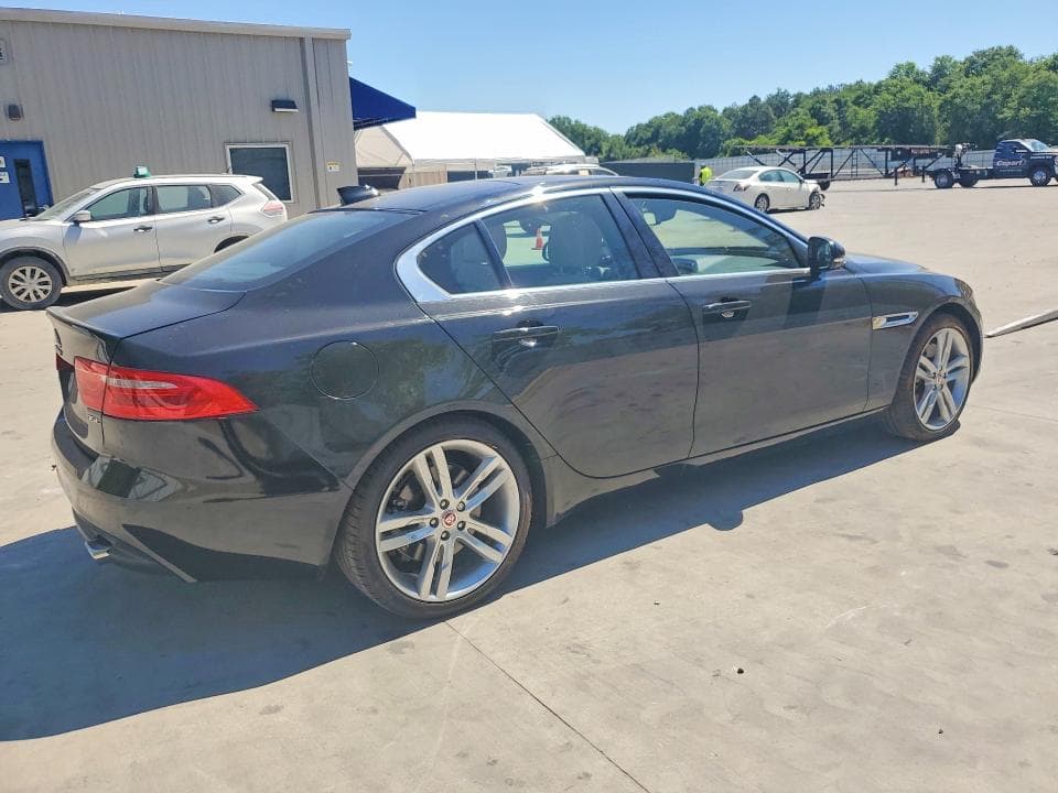 2018 JAGUAR XE PRESTIGE 3