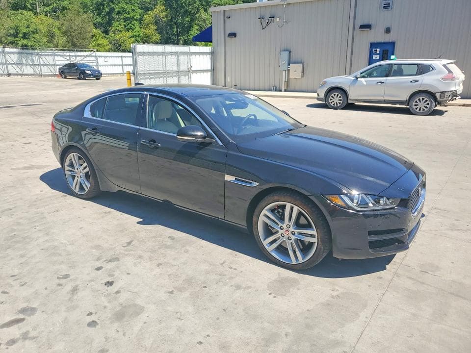 2018 JAGUAR XE PRESTIGE 4
