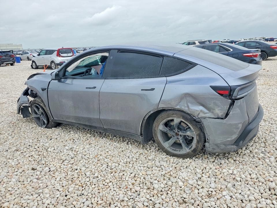 2026 TESLA MODEL Y 2