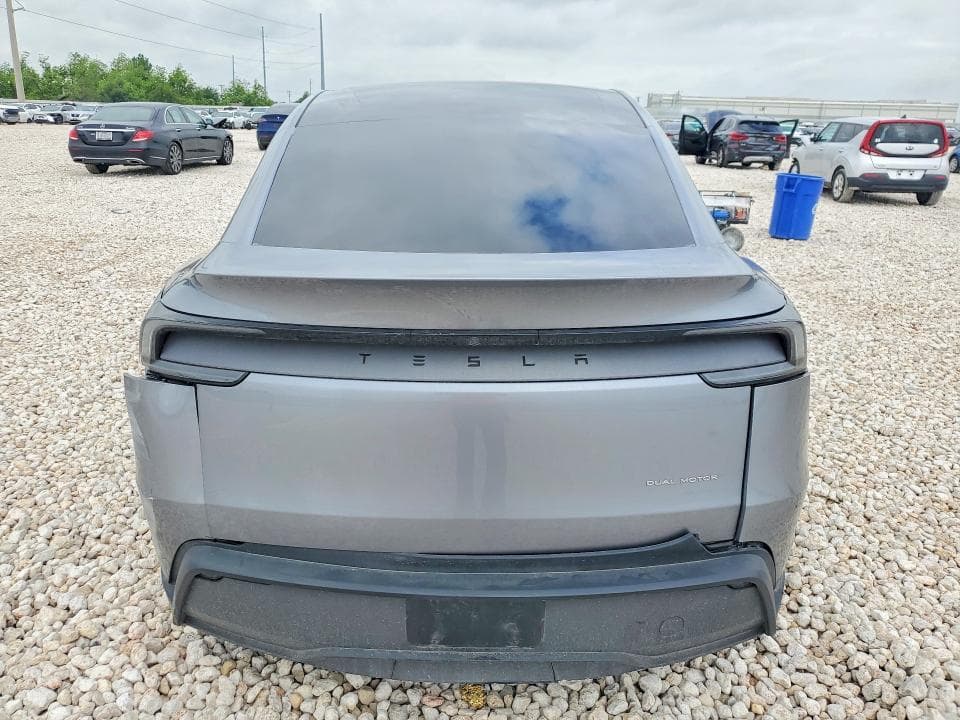 2026 TESLA MODEL Y 6