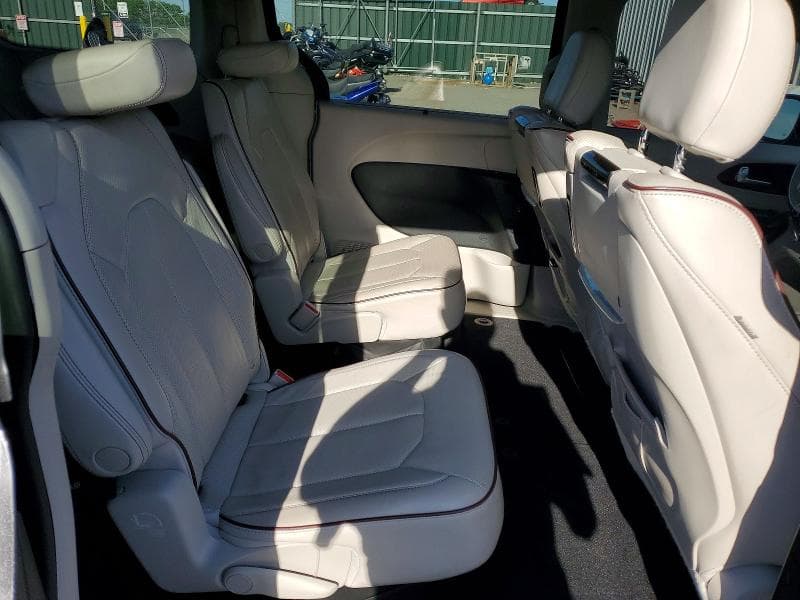 2018 CHRYSLER PACIFICA LIMITED 11