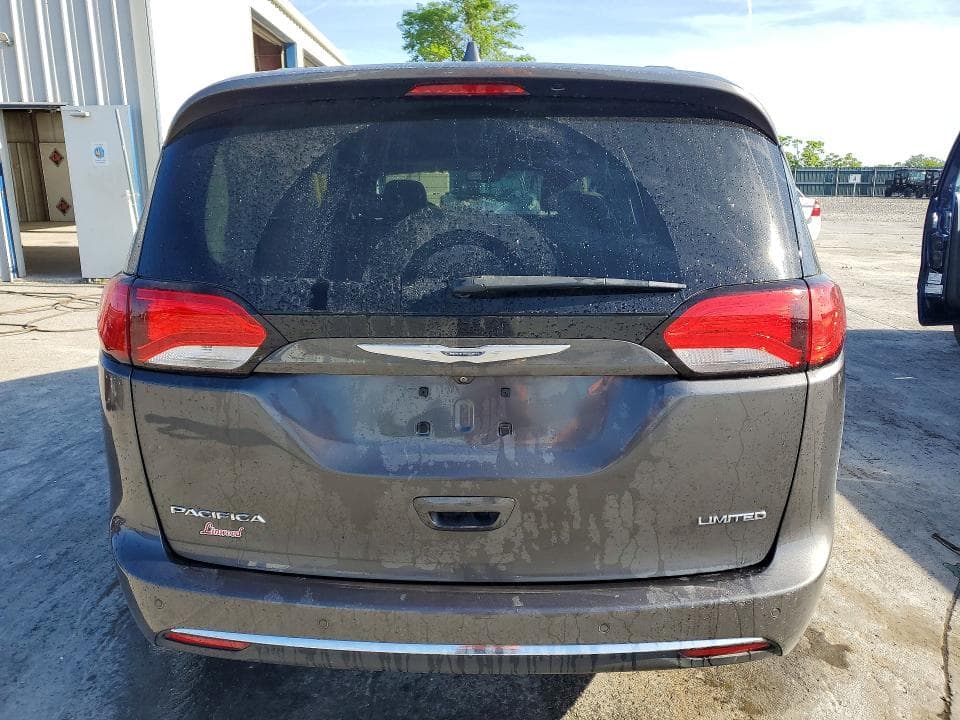 2018 CHRYSLER PACIFICA LIMITED 6