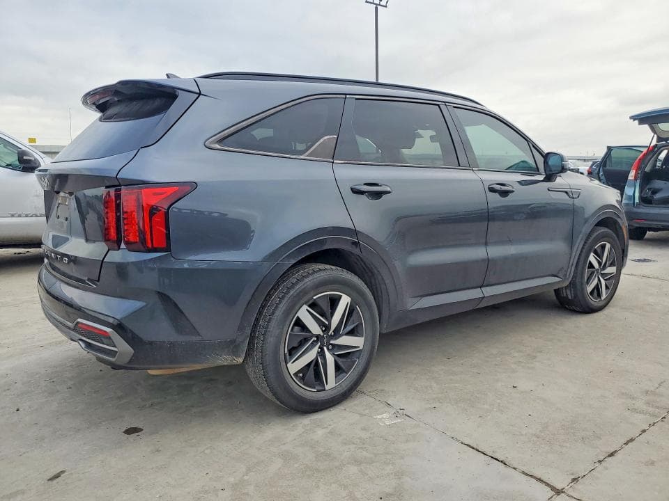 2022 KIA SORENTO S 3