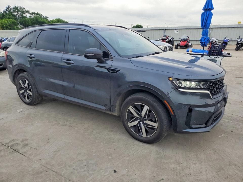 2022 KIA SORENTO S 4