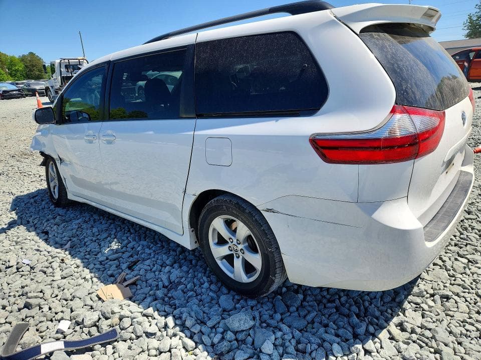 2020 TOYOTA SIENNA LE LE 2