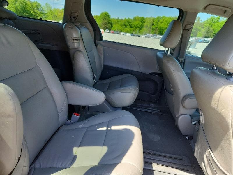 2020 TOYOTA SIENNA LE LE 11