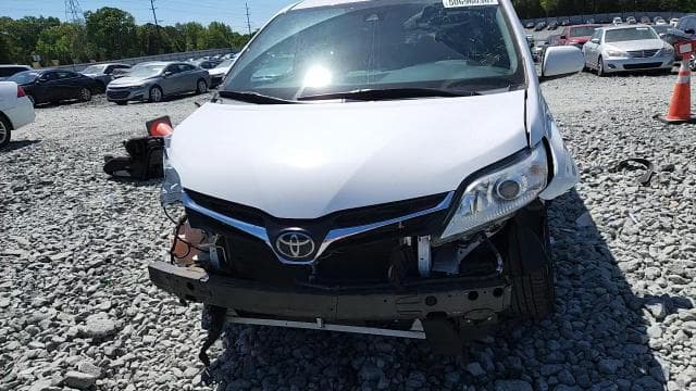 2020 TOYOTA SIENNA LE LE 15