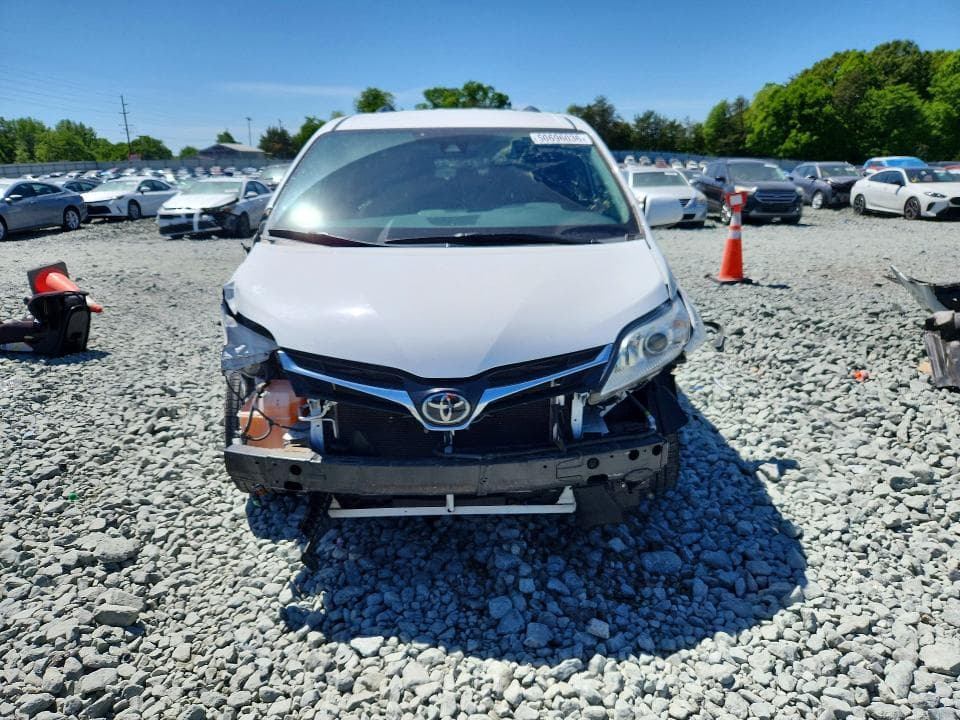 2020 TOYOTA SIENNA LE LE 5