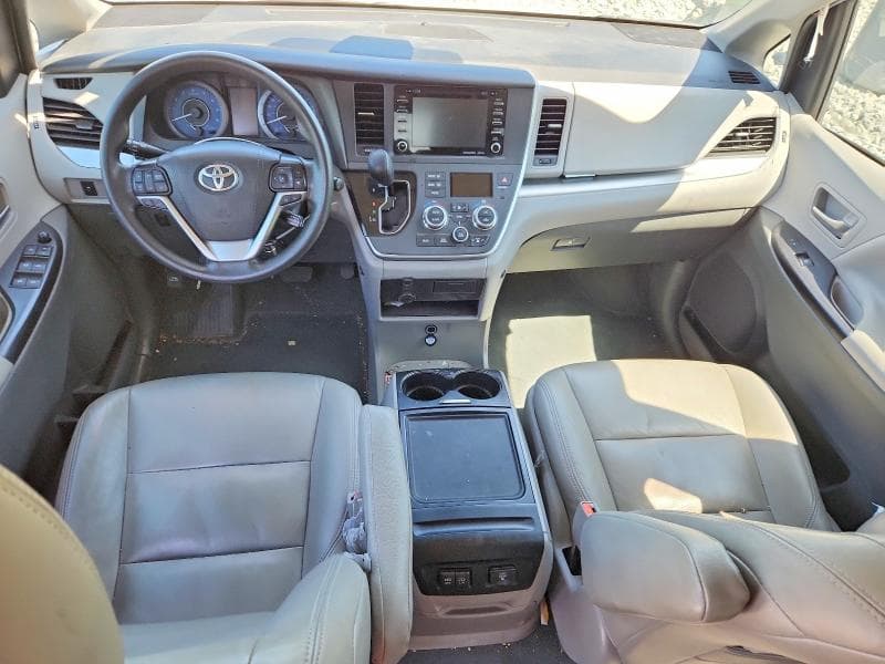 2020 TOYOTA SIENNA LE LE 8