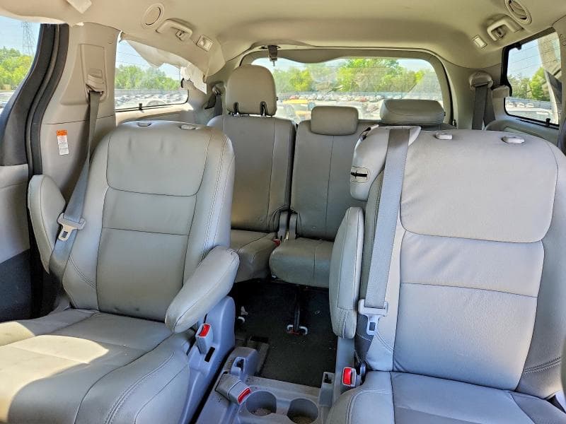 2020 TOYOTA SIENNA LE LE 10