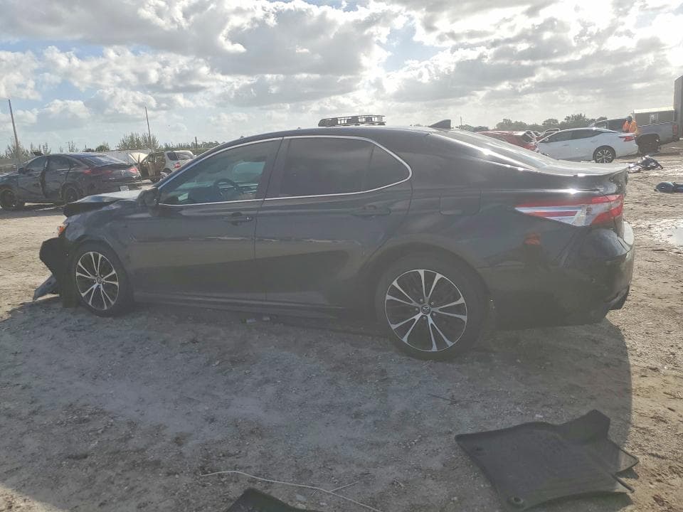 2020 TOYOTA CAMRY SE 2