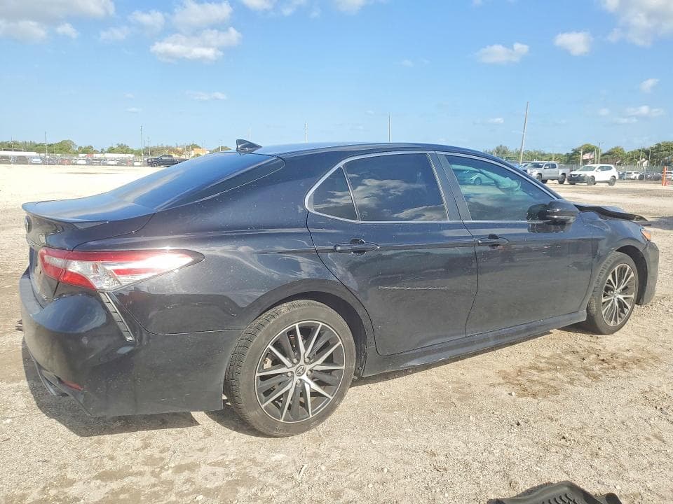 2020 TOYOTA CAMRY SE 3