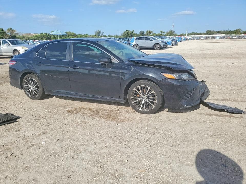 2020 TOYOTA CAMRY SE 4
