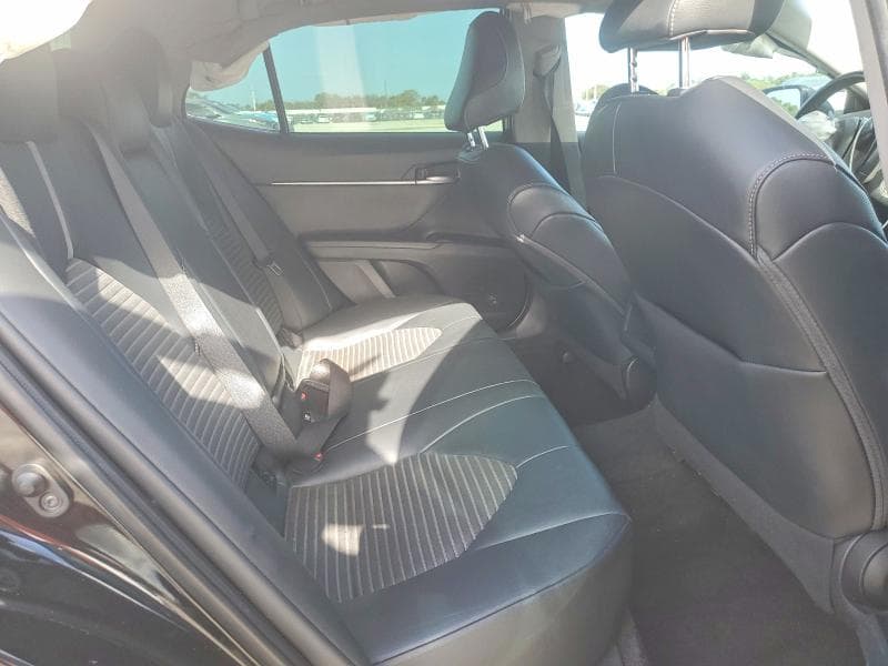 2020 TOYOTA CAMRY SE 10