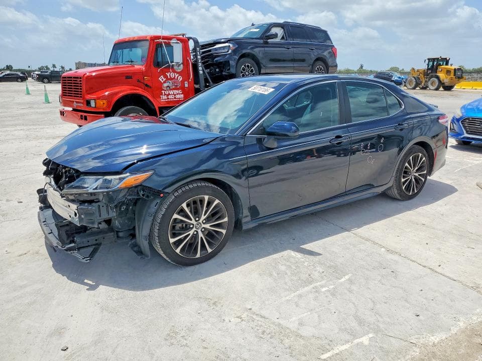 2020 TOYOTA CAMRY SE 1