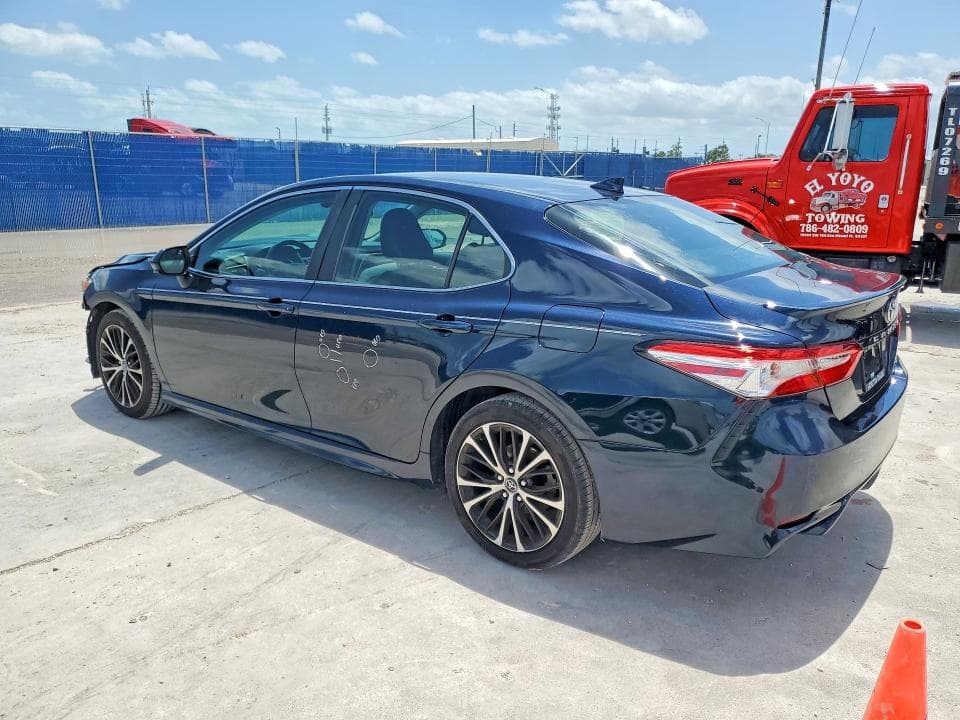 2020 TOYOTA CAMRY SE 2