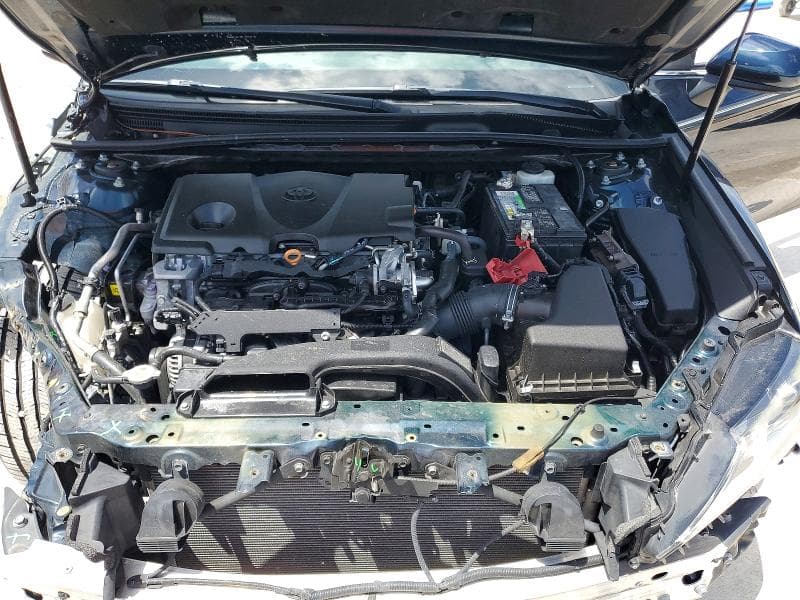 2020 TOYOTA CAMRY SE 11