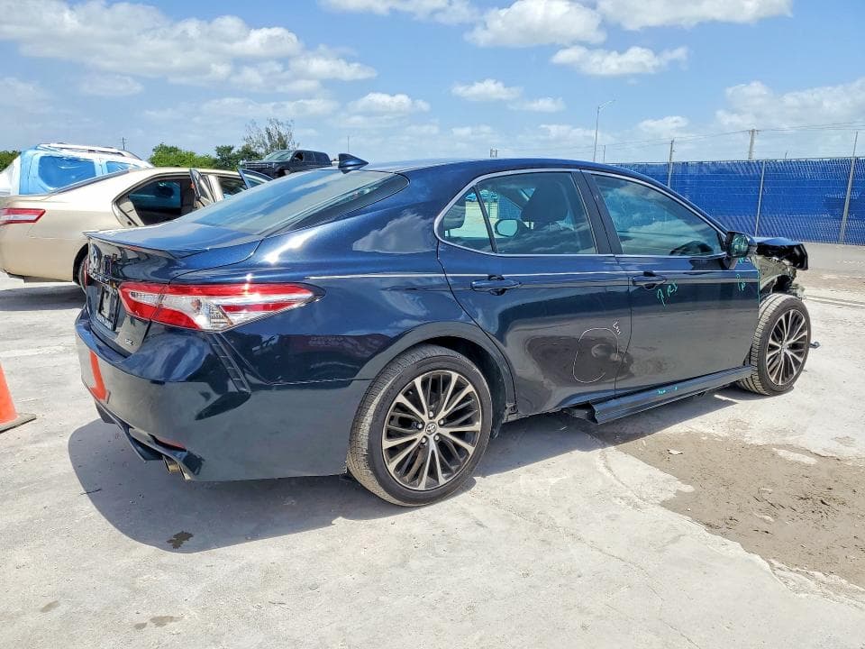 2020 TOYOTA CAMRY SE 3