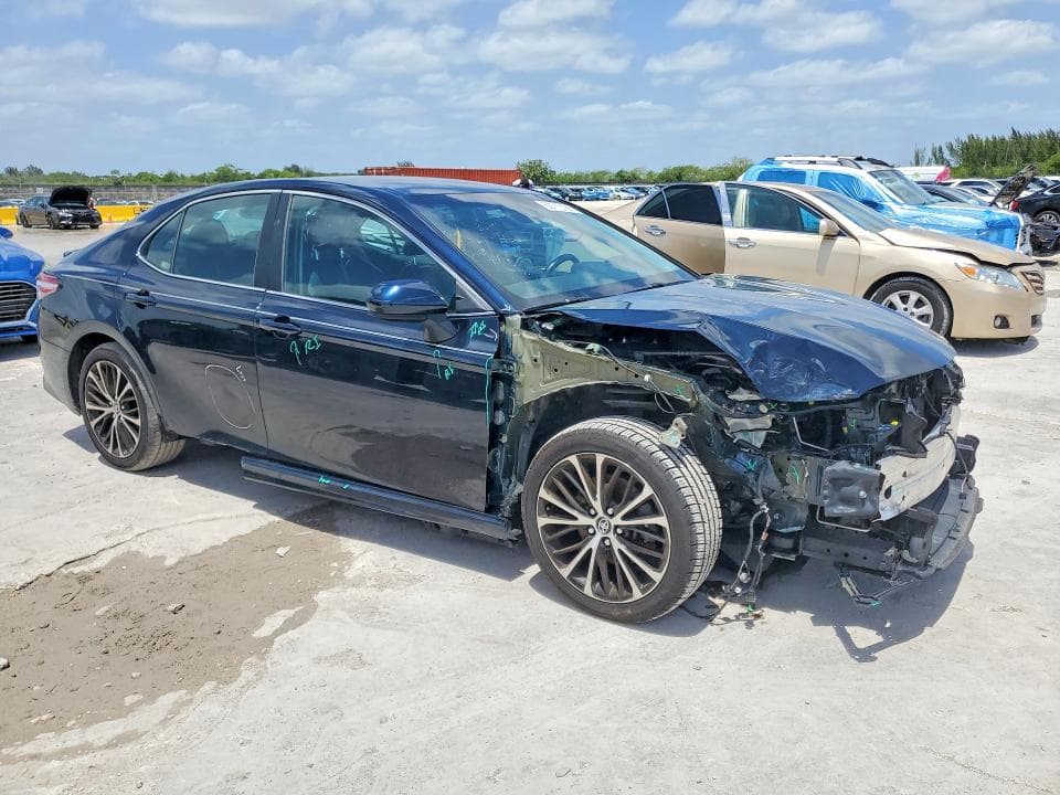 2020 TOYOTA CAMRY SE 4