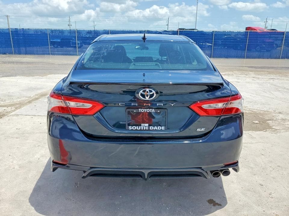 2020 TOYOTA CAMRY SE 6