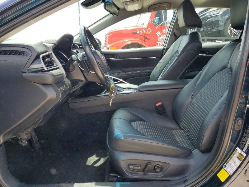 2020 TOYOTA CAMRY SE 7