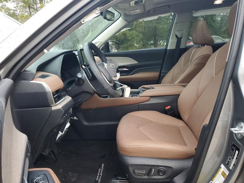 2025 TOYOTA GRAND HIGHLANDER PLATINUM PLATINUM 7