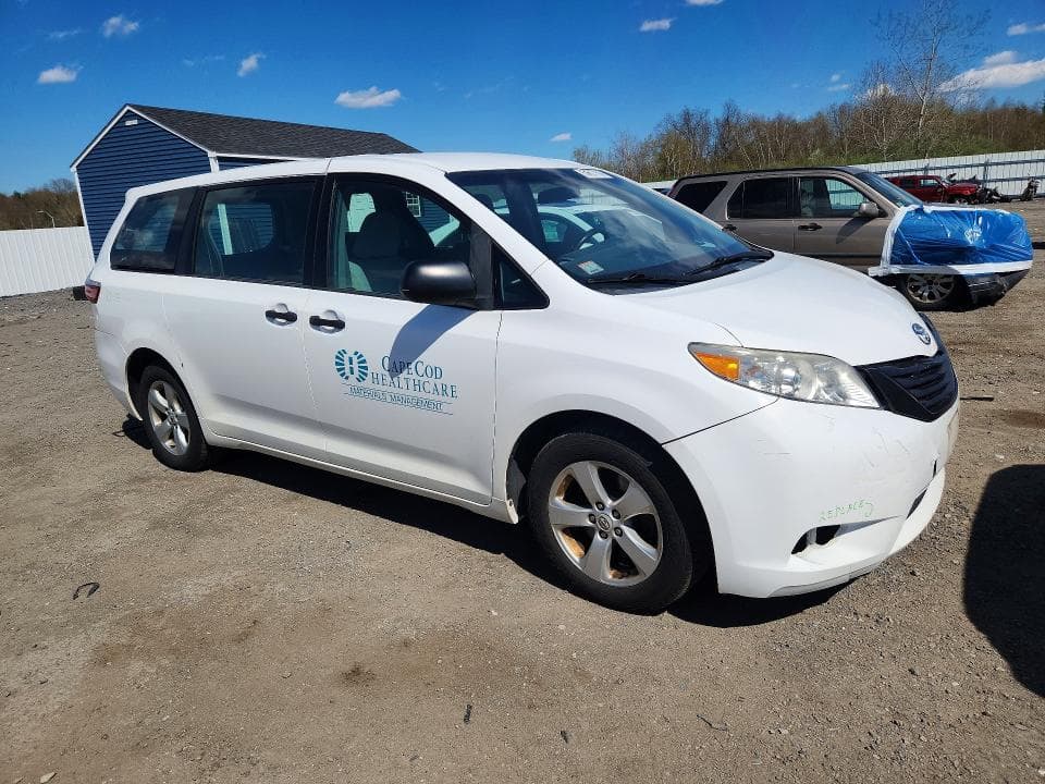 2017 TOYOTA SIENNA L 7-PASSENGER 4