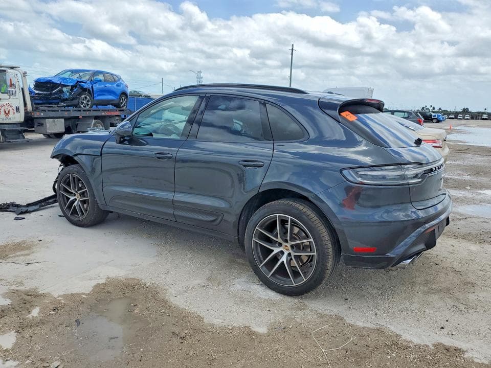 2024 PORSCHE MACAN BASE 2