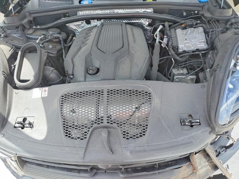 2024 PORSCHE MACAN BASE 12