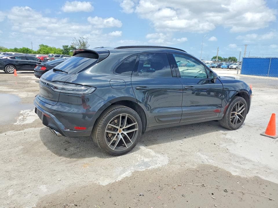 2024 PORSCHE MACAN BASE 3