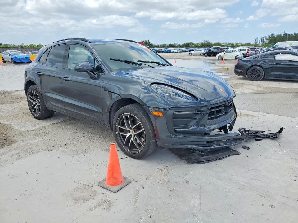 2024 PORSCHE MACAN BASE 4