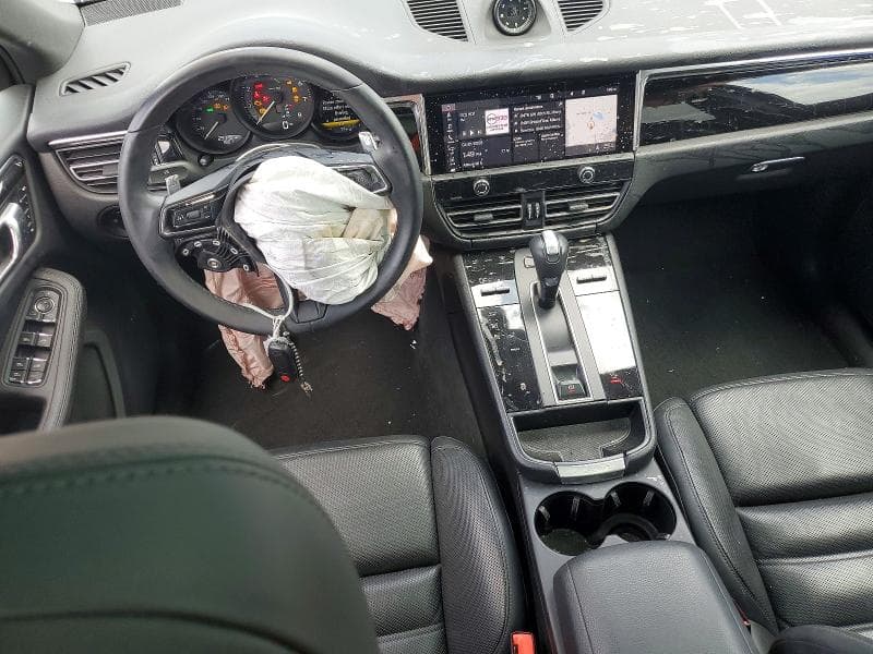 2024 PORSCHE MACAN BASE 8