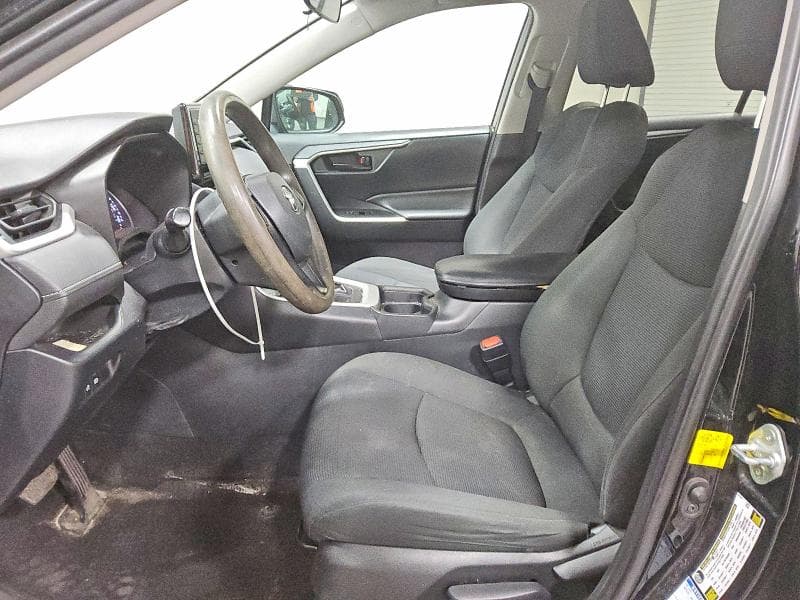 2019 TOYOTA RAV4 LE LE 7